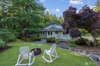 3323 Dorothys Ln, Clinton, WA 98236