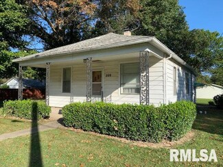209 W Elm St, Thayer, IL 62689