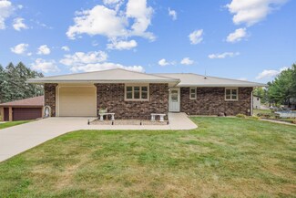 21836 Kings Rd, Dubuque, IA 52001