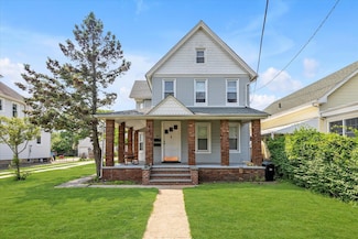 35 Ryder Ave, East Rockaway, NY 11518
