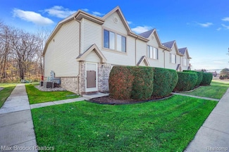 50406 Bay Run S Unit 4, Chesterfield, MI 48047