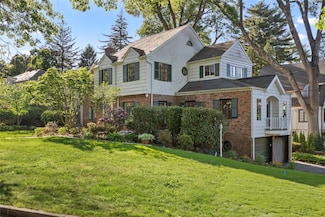 119 Knickerbocker Rd, Manhasset, NY 11030