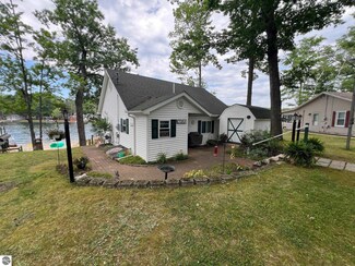 1605 Arbor Dr, Lake, MI 48632