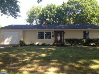 284 Thornridge Dr, Levittown, PA 19054