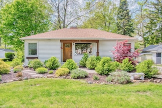 439 Curwood Dr, Owosso, MI 48867