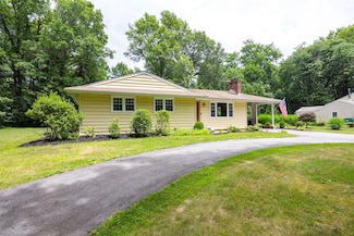 18 Alexander Blvd, Poughkeepsie, NY 12603