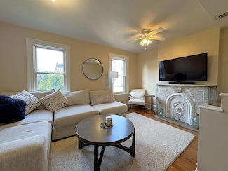 255 4th St Unit 2, Jersey City, NJ 07302