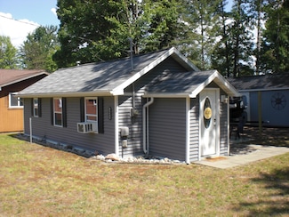 1604 E Houghton Lake Dr, Houghton Lake, MI 48629