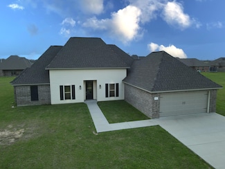 614 Walnut St, Iowa, LA 70647
