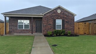 6511 SW Warrington Rd, Bentonville, AR 72713