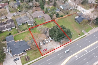 3007 W Davis St, Conroe, TX 77304