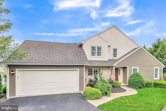 8 Parkside Dr, Elverson, PA 19520