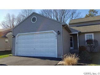 188 Slindes Woods Cir, Syracuse, NY 13212