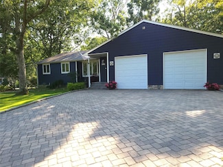 67 Wakeman Rd, Hampton Bays, NY 11946