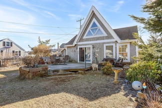 897 Commercial St, Provincetown, MA 02657