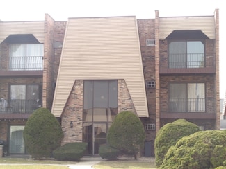 7318 Blackstone Ave Unit 17, Justice, IL 60458