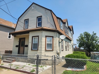 38 Beech St, New Bedford, MA 02740