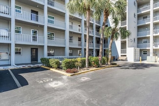 3050 Lake Bayshore Dr Unit 108, Bradenton, FL 34205