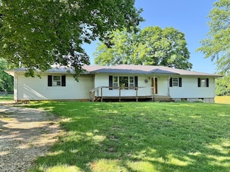 1604 E Chestnut St, Carthage, MO 64836
