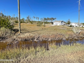 111 Croaker St, Davis, NC 28524