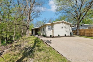 422 S Mission Ave Unit 1/2, Tahlequah, OK 74464