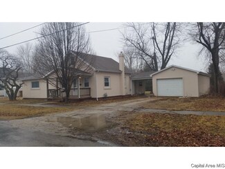 920 N Grove St, Virden, IL 62690