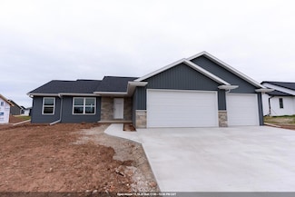 2040 White Dove Ln, Kaukauna, WI 54130