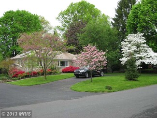 12 N Locust St, Round Hill, VA 20141