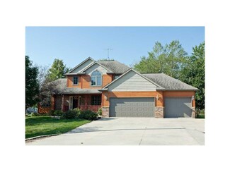 523 Clover Ridge Dr, Walford, IA 52351