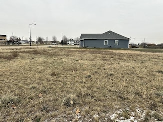 11 Pointe Blvd, Peru, IL 61354