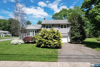 36 Joyce Ln, Wayne, NJ 07470