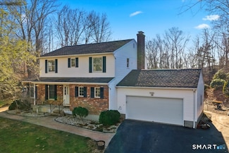 17 Inchcliffe Dr, Gales Ferry, CT 06335