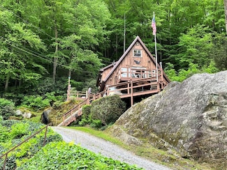 688 N Tunnel Rd, Kennerdell, PA 16374