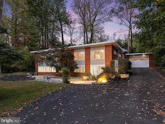 6420 Crosswoods Dr, Falls Church, VA 22044