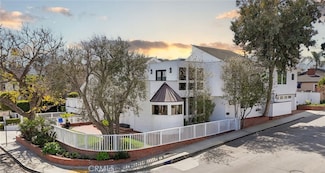 3013 N Poinsettia Ave, Manhattan Beach, CA 90266