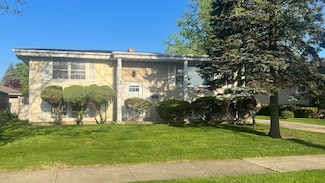 10020 4th St, Highland, IN 46322