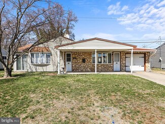 337 Stonybrook Dr, Levittown, PA 19055