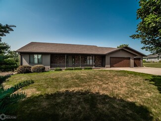 203 Lincoln Valley Dr, State Center, IA 50247