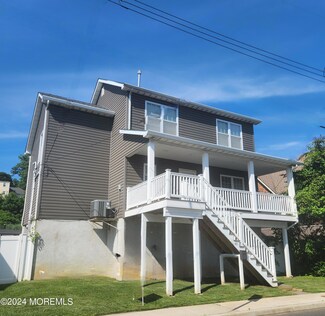 45 2nd St, Highlands, NJ 07732
