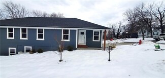 1205 SW Locust St, Oak Grove, MO 64075