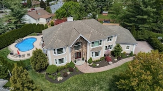 17 Farmstead Ln, Wayne, NJ 07470
