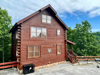2867 White Oak Ridge Ln, Sevierville, TN 37862