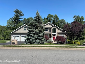 61 Rhedwood Ave, Sugarloaf, PA 18249