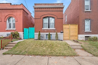 2715 Meramec St, Saint Louis, MO 63118