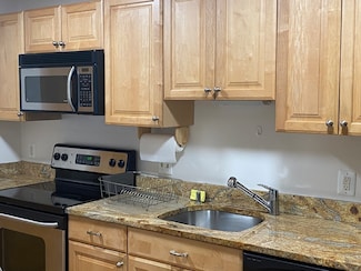 22 Laurel St Unit 22, Somerville, MA 02143