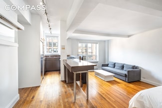 200 W 20th St Unit 906, New York, NY 10011