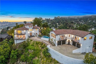 8300 Grand View Dr, Los Angeles, CA 90046