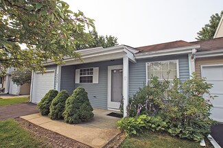 3335 Greenwich Ln, Island Lake, IL 60042