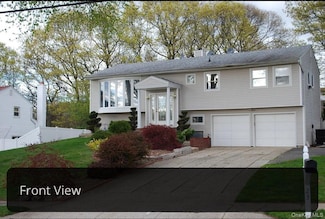 23 Ridge Ct, Hauppauge, NY 11788