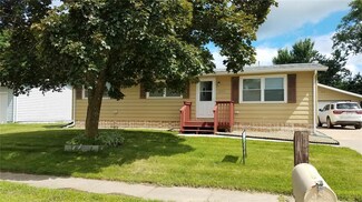 340 Clymer Rd, Hiawatha, IA 52233
